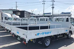 平ボディ車